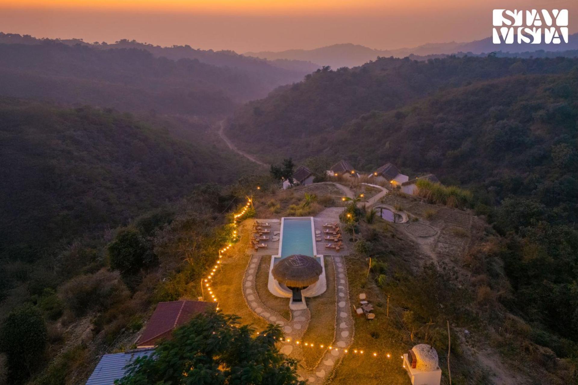 Stayvista At Artisanal Heights With Jacuzzi And Infinity Pool Una  Dış mekan fotoğraf