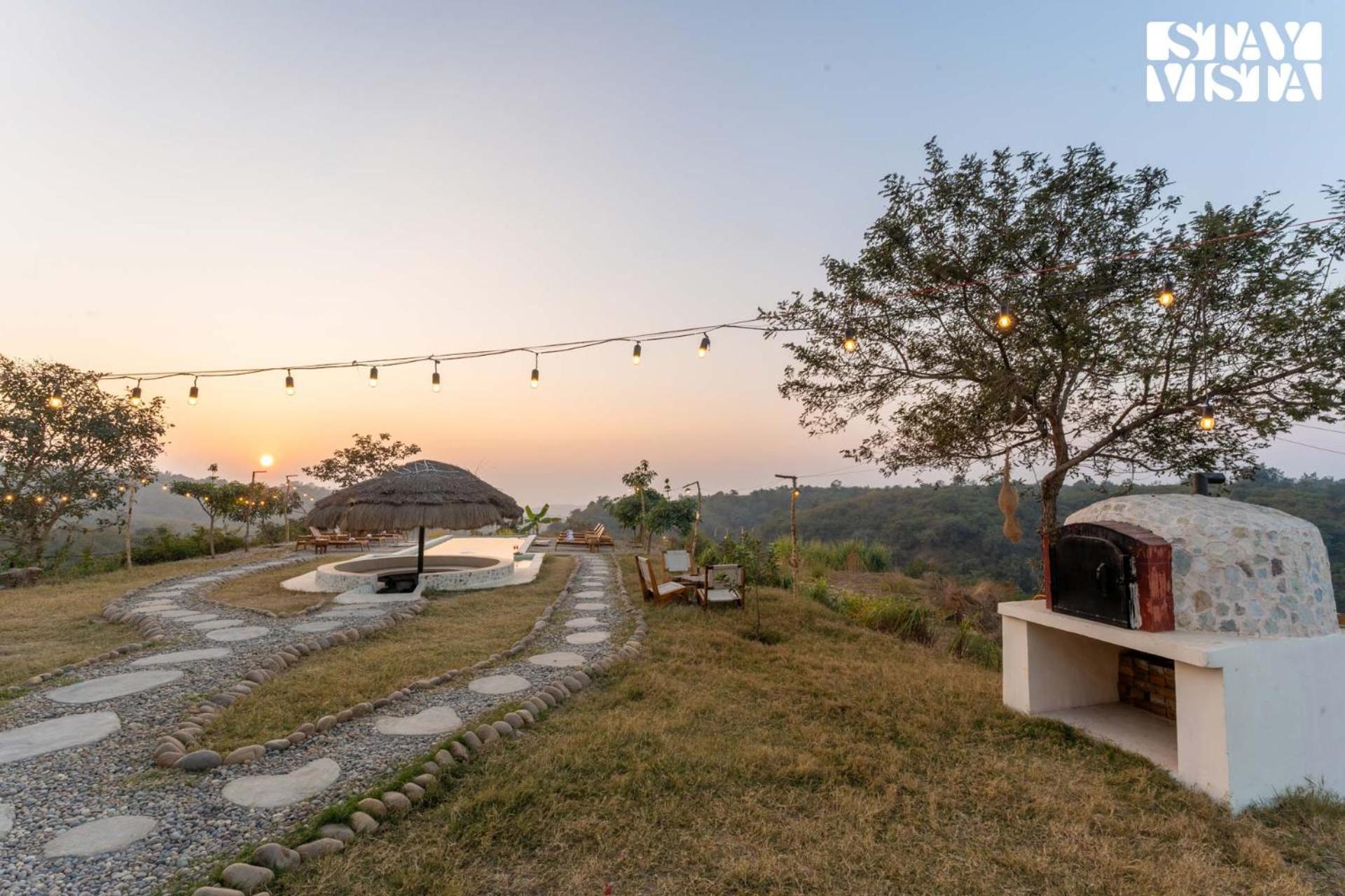 Stayvista At Artisanal Heights With Jacuzzi And Infinity Pool Una  Dış mekan fotoğraf